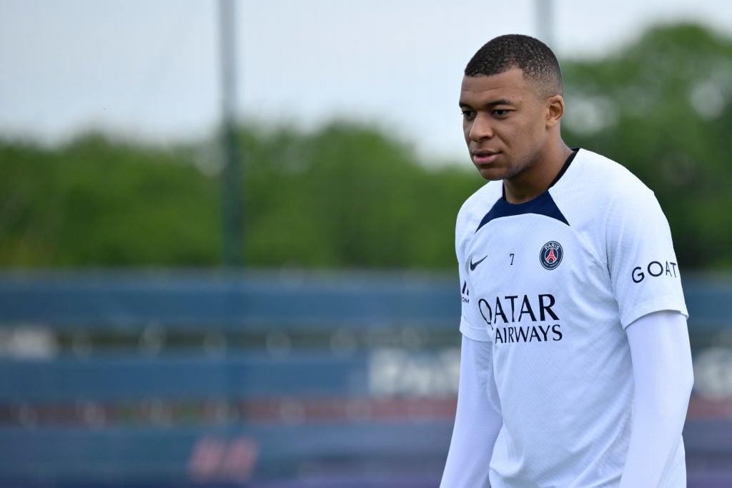 Kylian Mbappé entrena con el PSG.