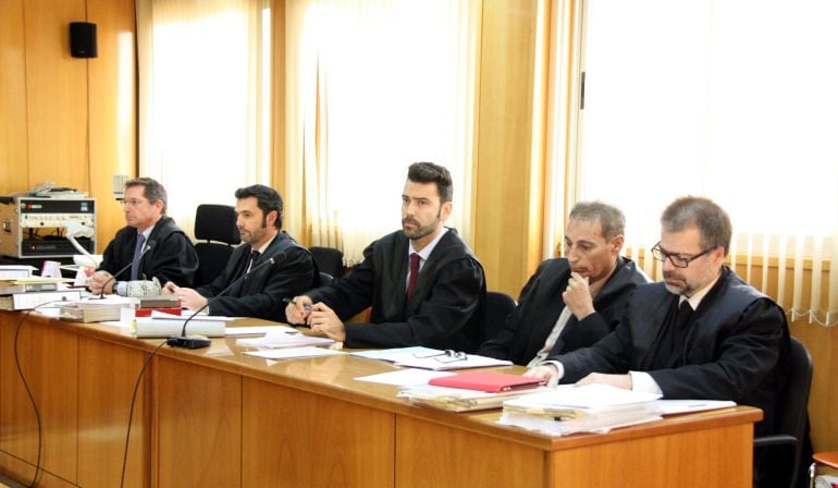 El fiscal i els advocats en el judici contra un exalcalde de Roda de Berà a l'Audiència de Tarragona 