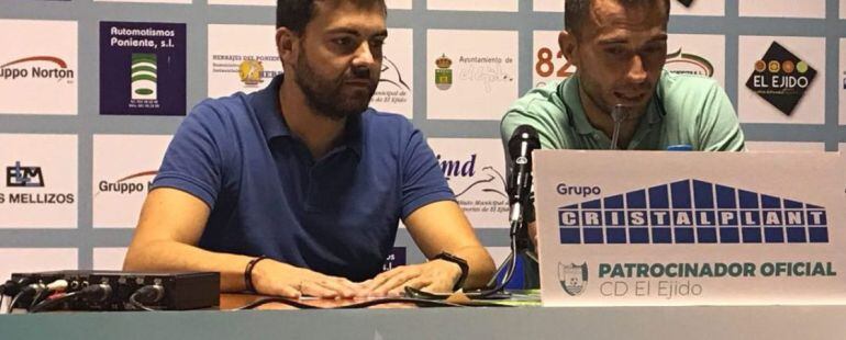 Javi Fernández presentando a Jesús Rubio.