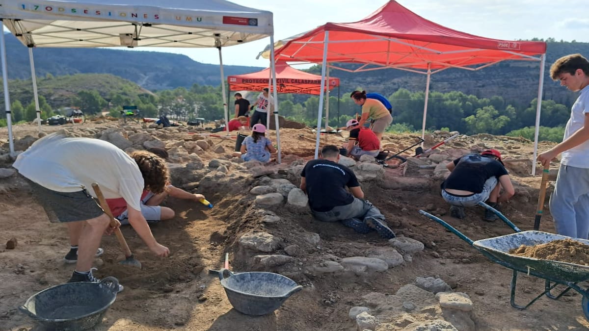 Descubren los restos de un poblado tardorromano en el Cerro de la Virgen en Calasparra