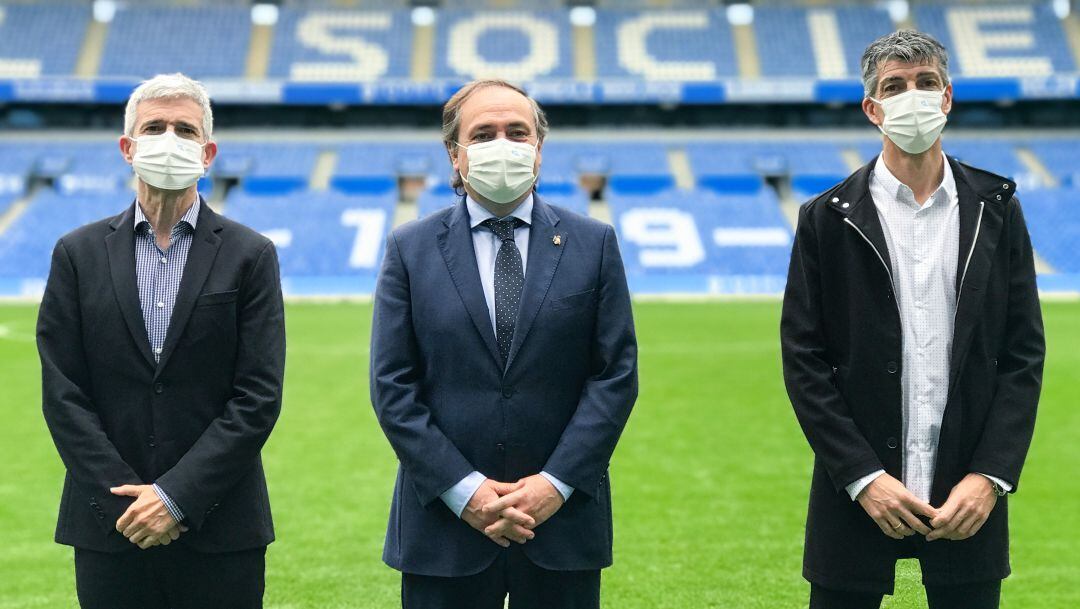 Olabe, Aperribay e Imanol posan para anunciar sus renovaciones