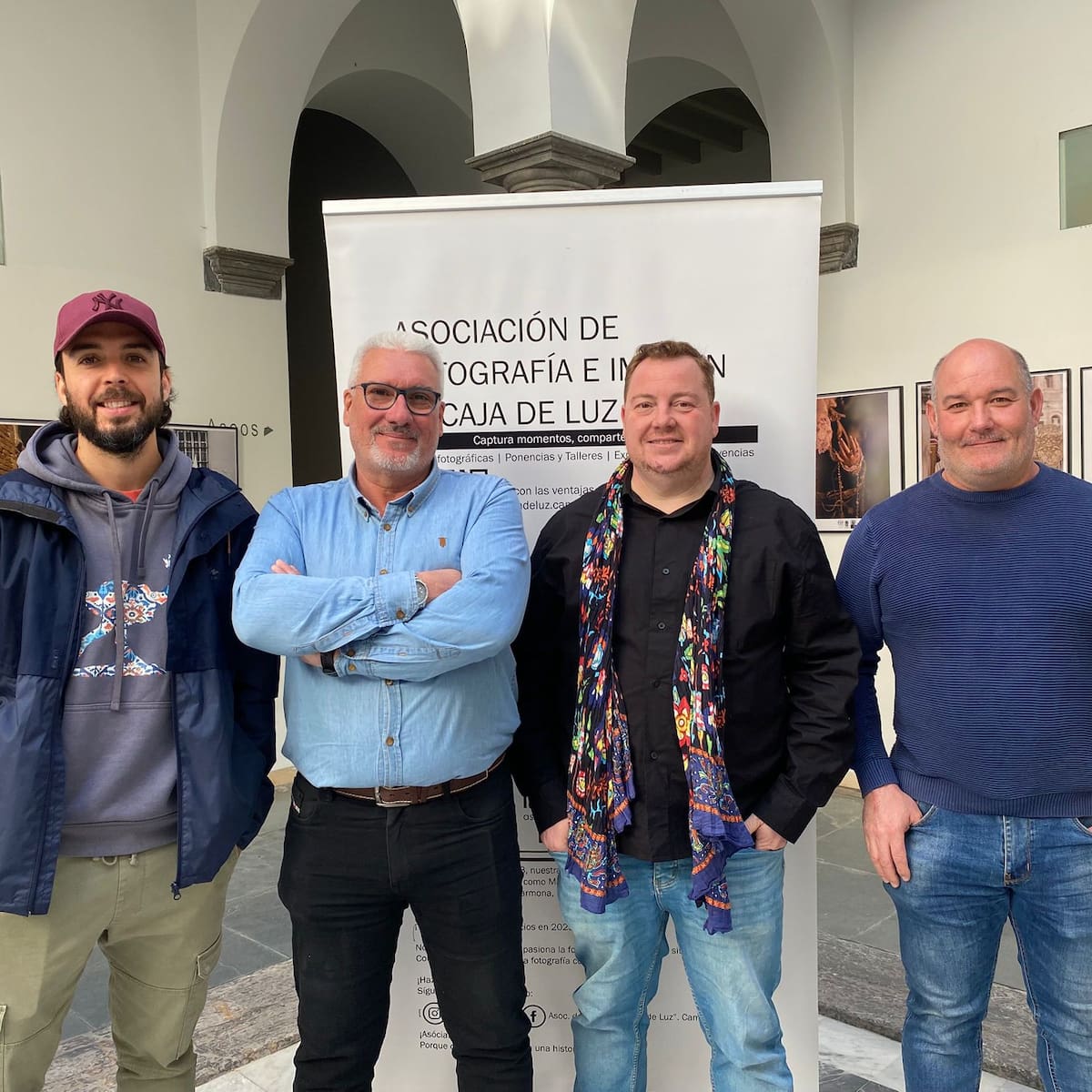 La asociación de fotografía La caja de luz inaugura una exposición de imágenes cofrades en la Casa de la Cultura
