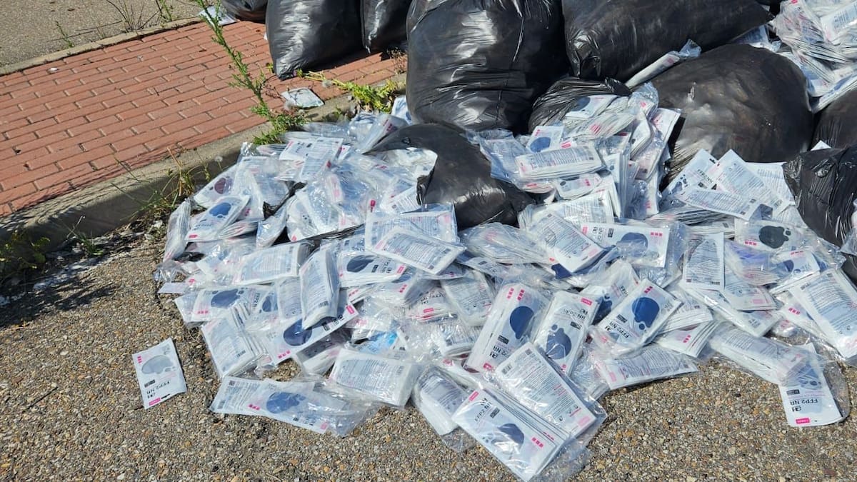 David Conde, alcalde de Valdemoro, anuncia la investigación por el vertido de millones de mascarillas en una zona industrial