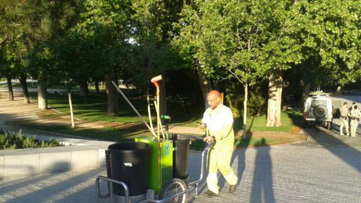 'Estamos de huelga porque quieren despedir a la mitad de la plantilla'