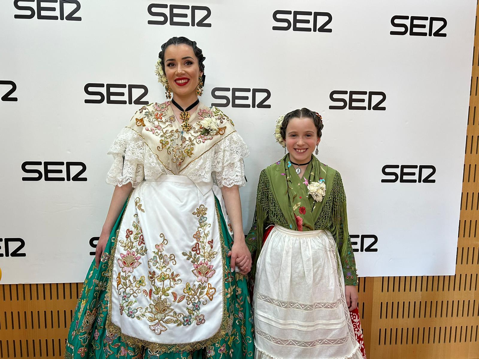 Andrea Sánchez y África Peñalver, Reinas de la Huerta 2023, en los estudios de Radio Murcia