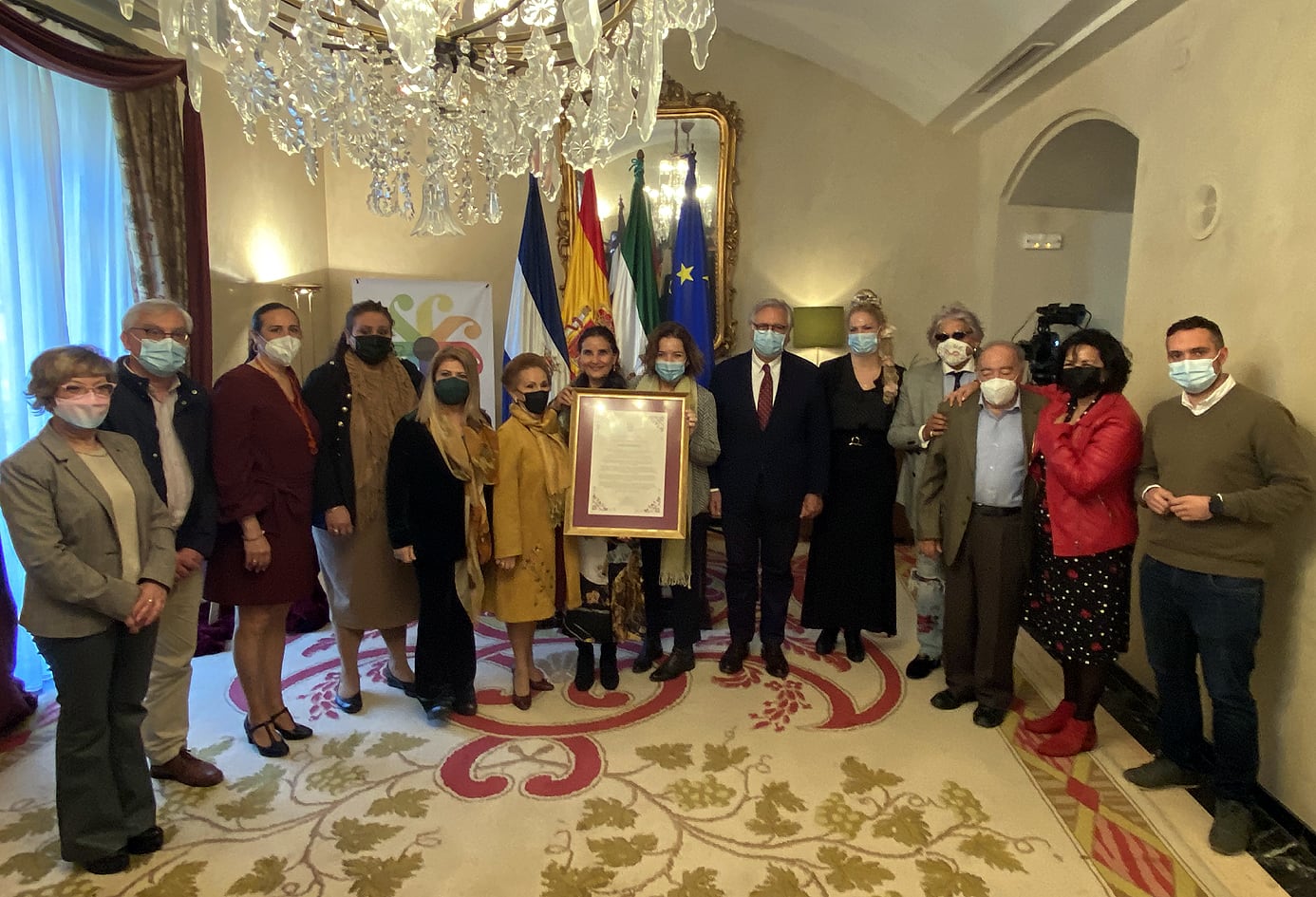 María Bermúdez recibiendo el título de Embajadora del Flamenco