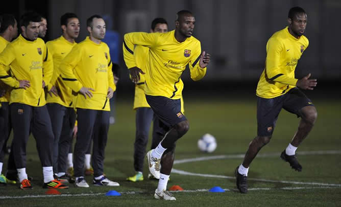 Los jugadores del Barcelona durante la sesión de entrenamiento en Yokohama