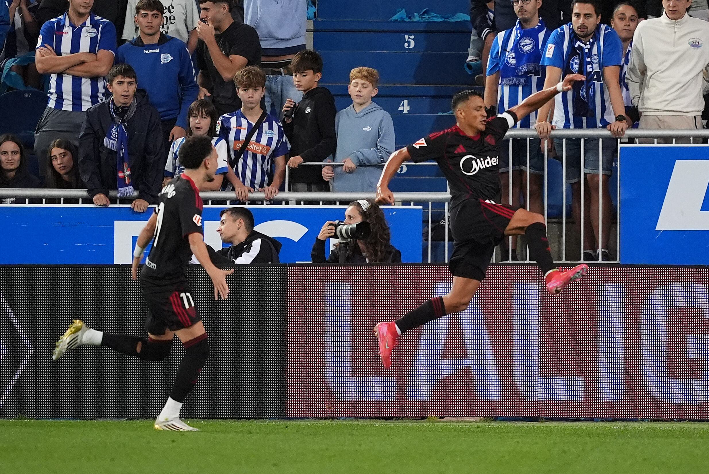 Deportivo Alaves v Sevilla FC - LaLiga EA Sports