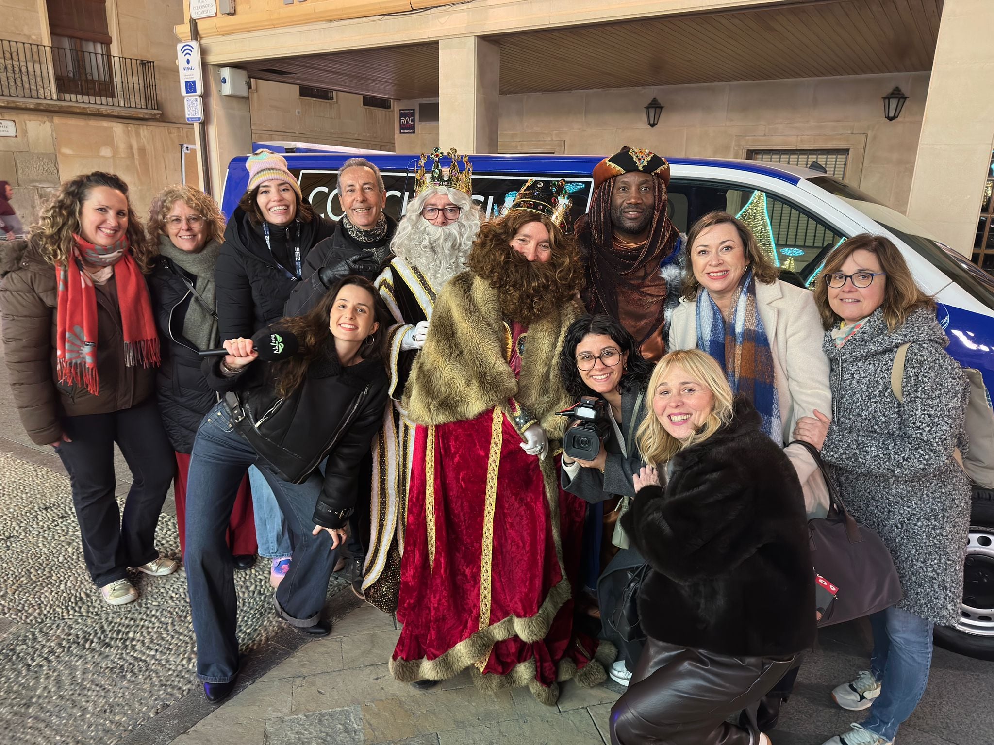 Los Reyes Magos acueron al Roscón Solidario de Radio Elche Cadena SER y Conciénciate