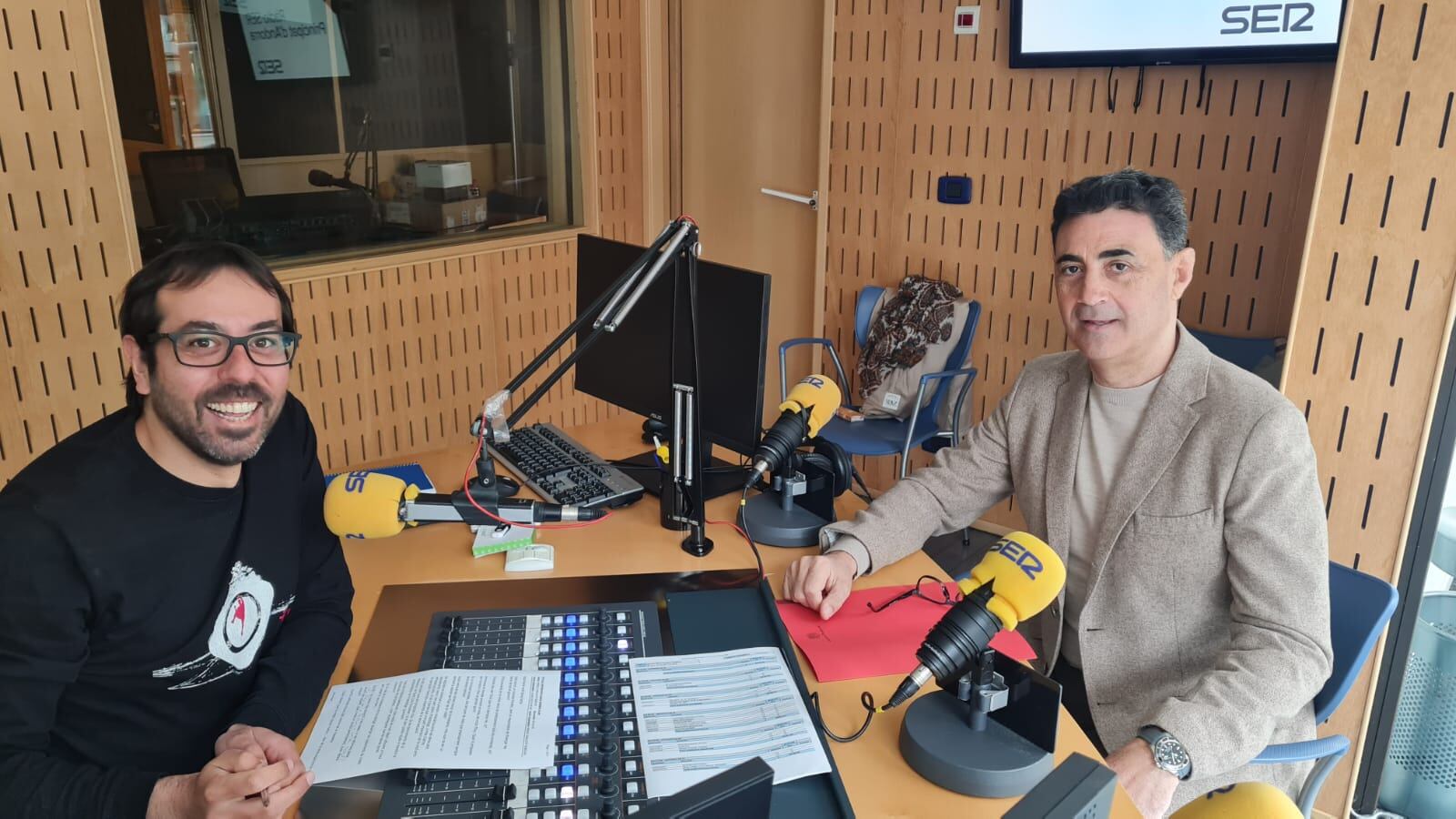 El ministre de Territori i Urbanisme, Raül Ferré, als estudis de la Cadena SER