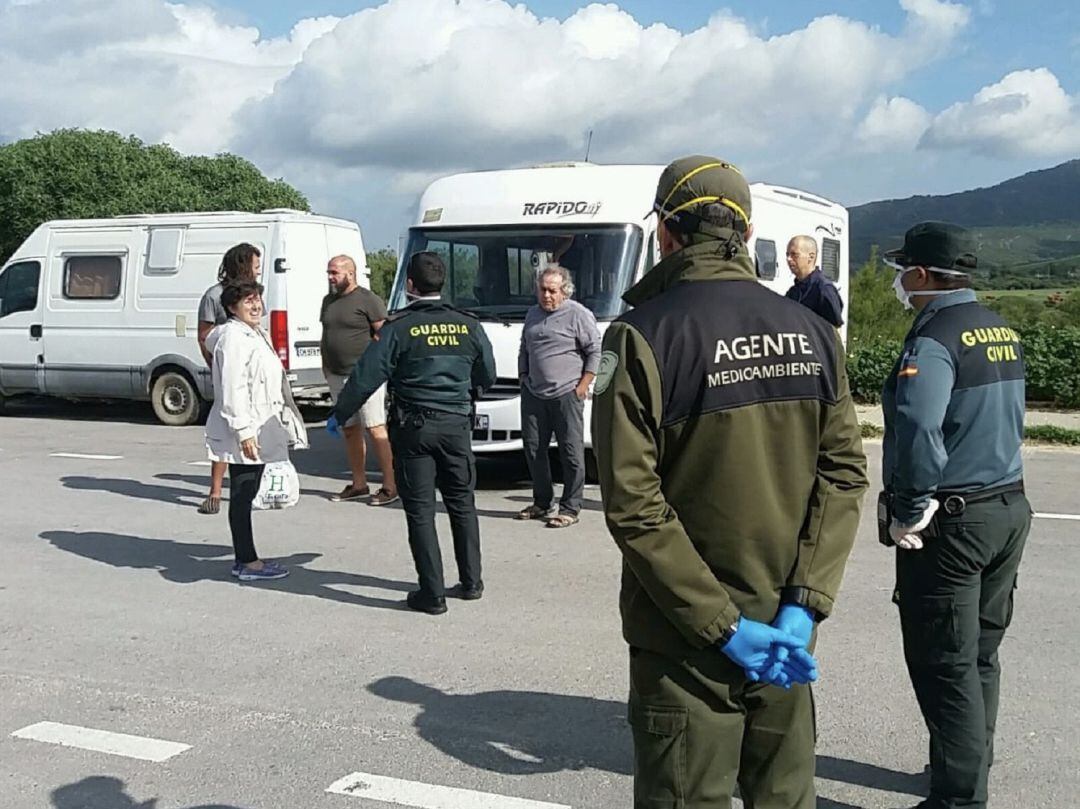 Momento de la intervención de la Guardia Civil.