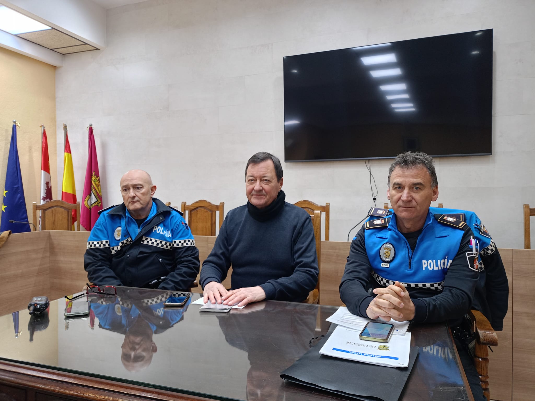 Juan Pedro Alonso, Tomás Marcos y José María Pascual Zamarrón, explican las intervenciones de la Policía Local realizadas en 2024