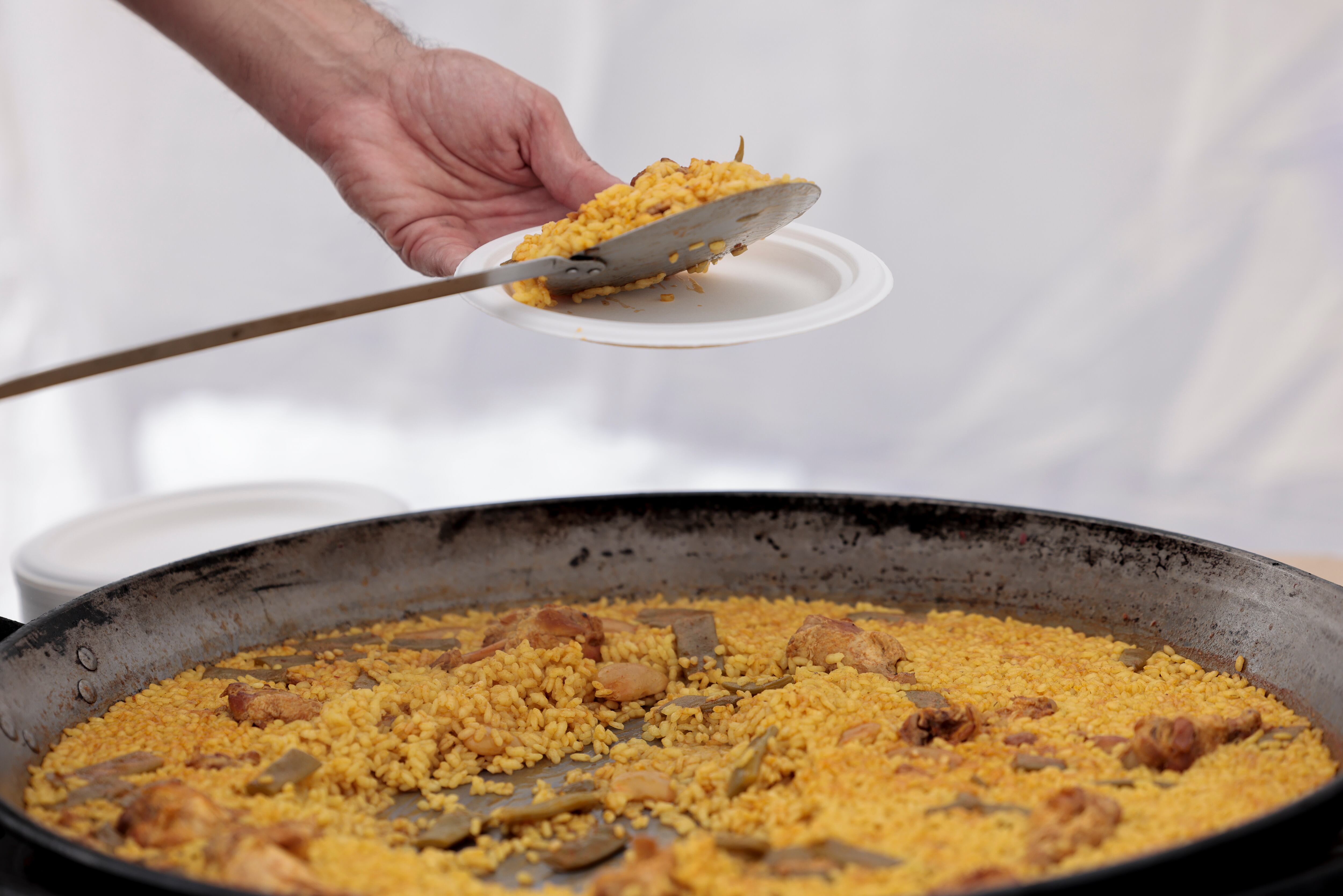 VALENCIA, 20/09/2023.- Detalle de una paella durante la final del World Paella Day Cup, iniciativa que pretende dar visibilidad al plato valenciano más internacional y el reconocimiento de la gastronomía valenciana.