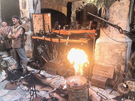 Hay en total 150 puestos de artesanía, 60 locales y 90 venidos de la Península