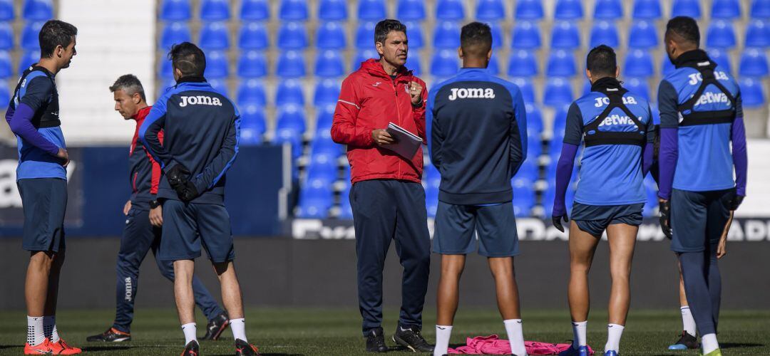 Mauricio Pellegrino dará descanso a sus jugadores a partir del amistoso del miércoles; el lunes, 25, retomarán los entrenamientos.