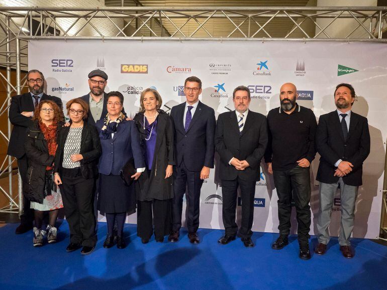 Los premiados en esta edición en una foto delante del photocall con las autoridades asistentes