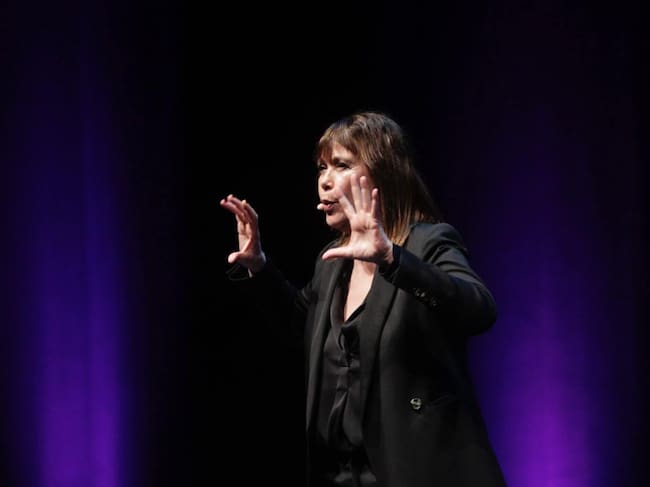 Mabel Lozano durante su intervención en 'Con Voz de Mujer' en Gijón.