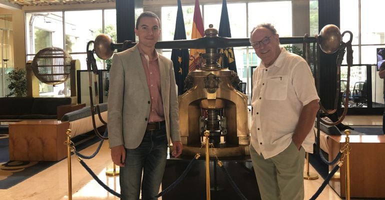 El alcalde de Soto, Juan Lobato, durante su visita a la Fábrica de Moneda y Timbre