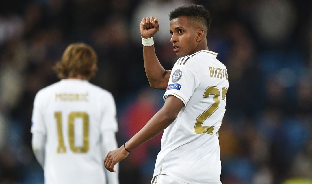 Rodrygo Goes celebra uno de sus goles al Galatasaray en la Champions League.