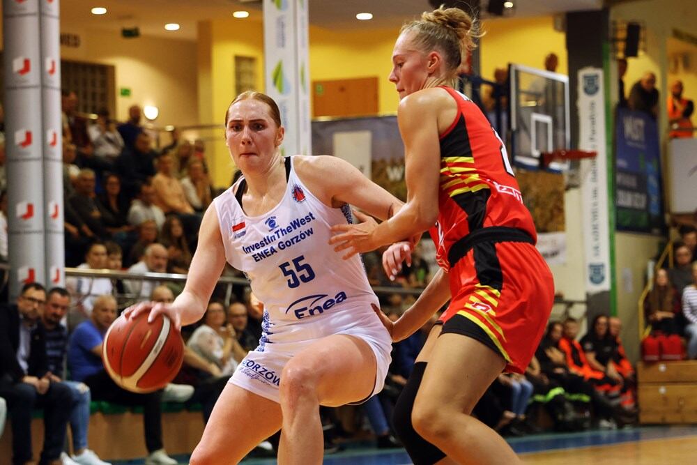 Chloe Bibby i Regan Magarity en el duel d&#039;Eurocup disputat a Polònia.