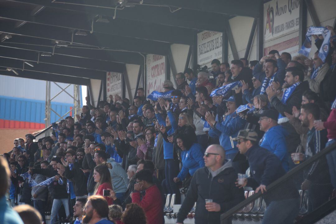 Aficionados azulinos en Las Cabezas de San Juan