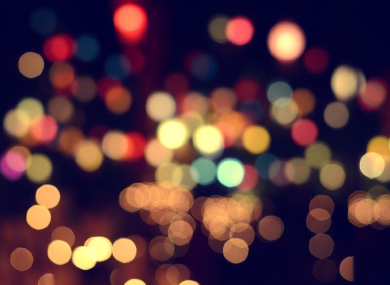 La iluminación 'brilló' por su ausencia en calles céntricas