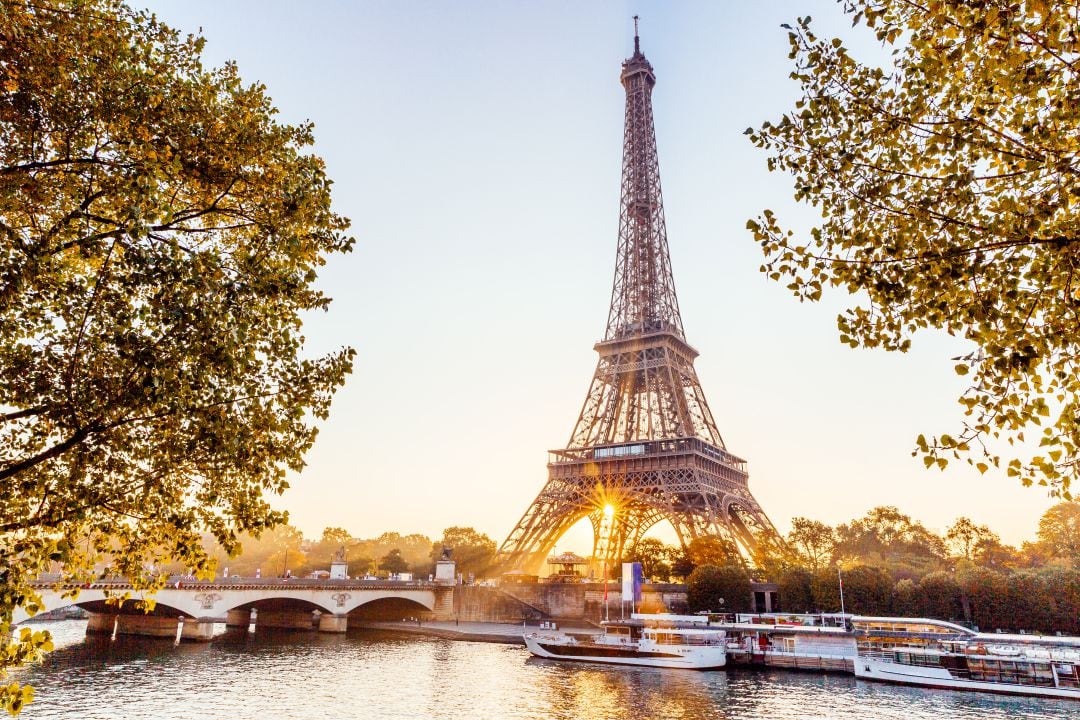 La Torre Eiffel lleva siendo de color marrón glacé desde 1968