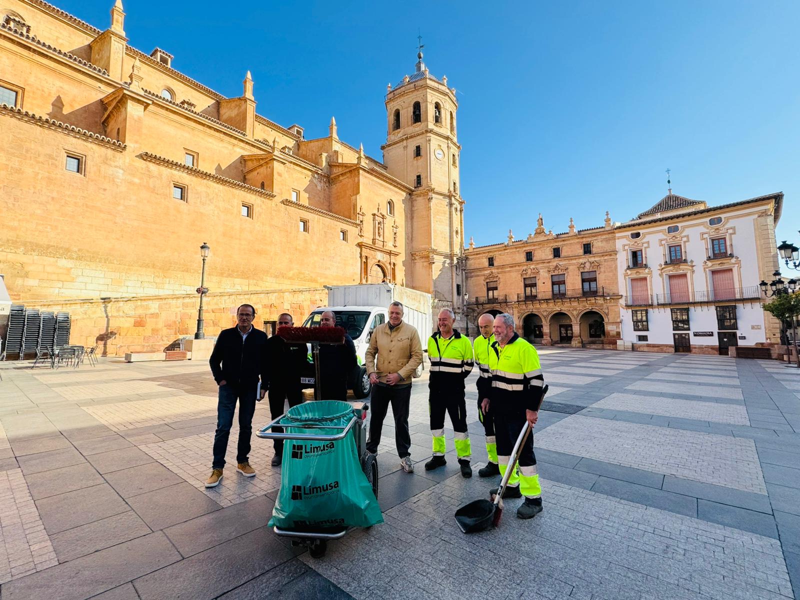 Lorca presenta el dispositivo de limpieza de la Semana Santa