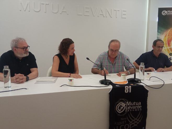 Firma de convenio entre Mutua Levante y el Nou Bàsquet Alcoi