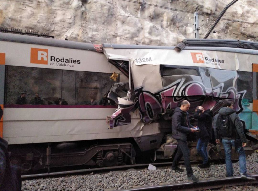 Fotografía de archivo | Aspecto de dos vagones de tren después de un accidente sucedido en Castellgalí