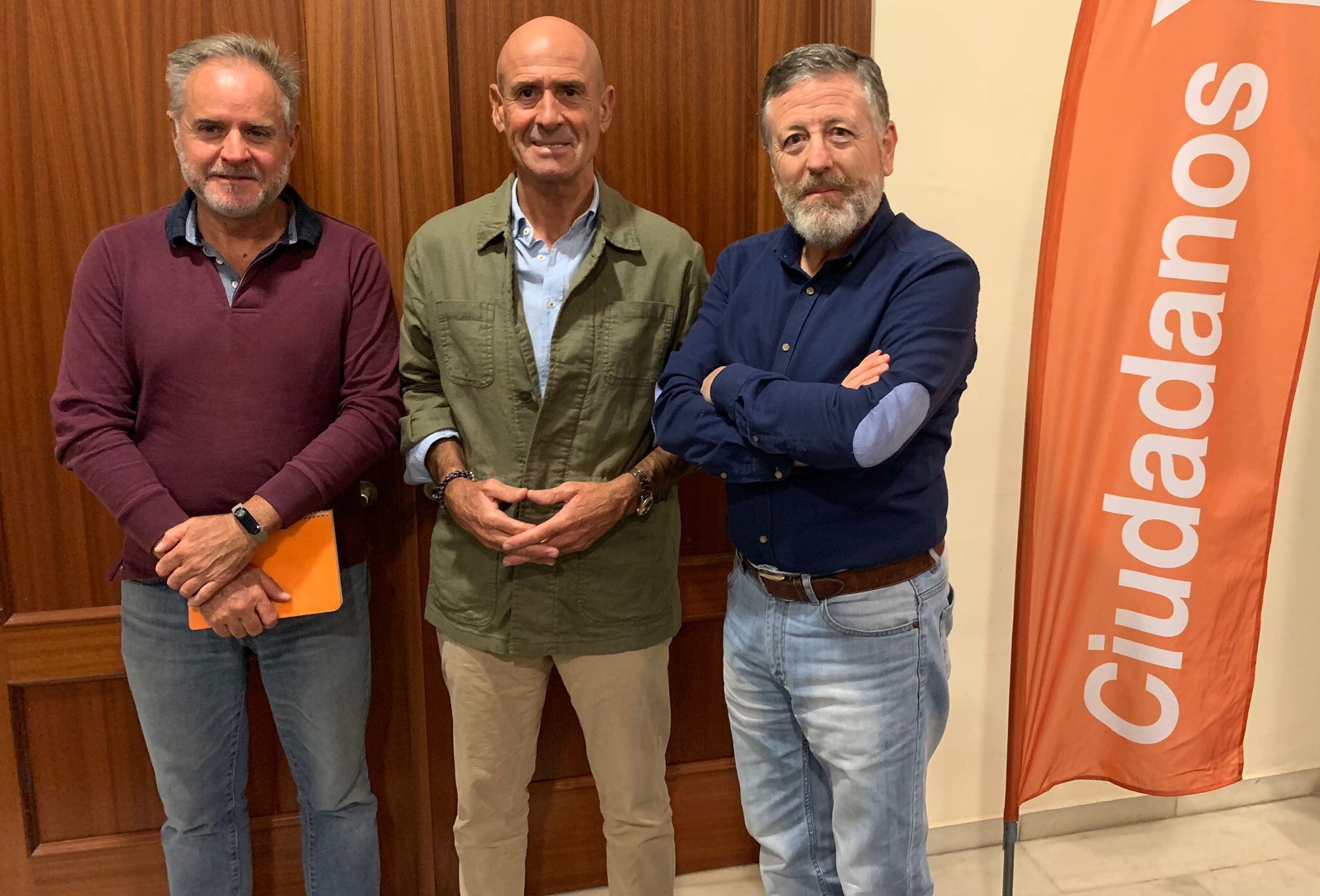 Pedro Ortega, Pedro Cintero y Rafael Funes, miembros de la gestora de Ciudadanos Linares.