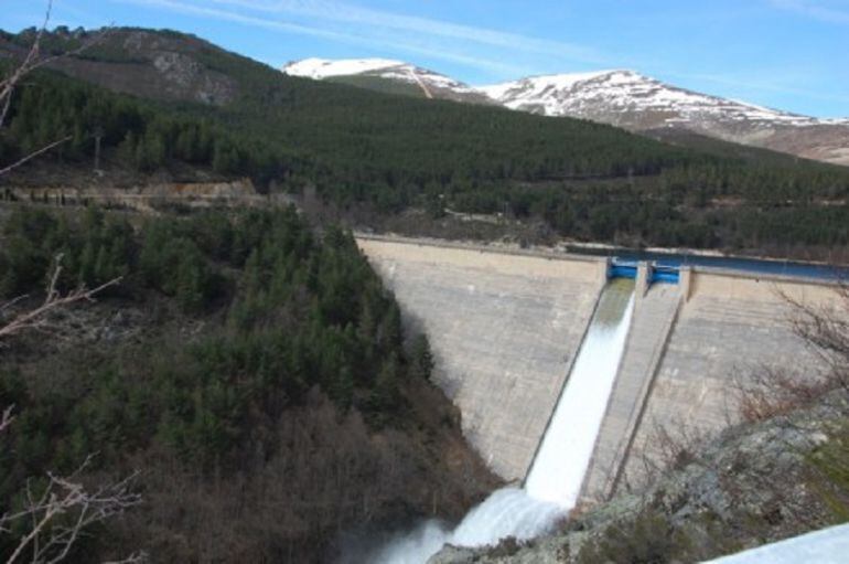 Aliviadero de la presa de Compuerto