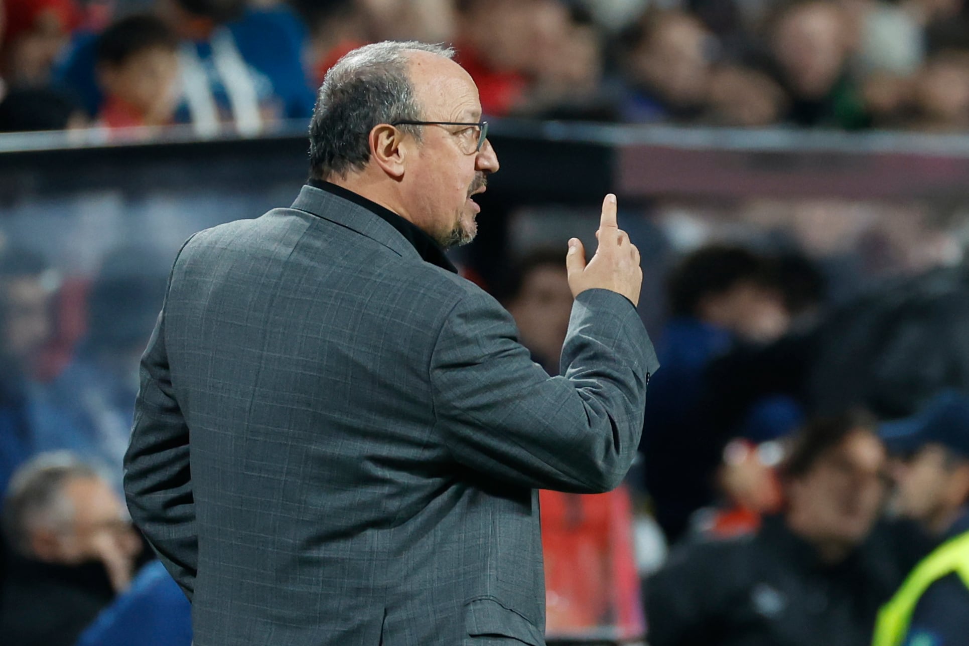 MADRID, 11/12/2023.- El entrenador del Celta, Rafa Benítez, durante el partido de la jornada 16 de Liga en Primera División que Rayo Vallecano y Celta de Vigo disputan este lunes en el estadio de Vallecas, en Madrid. EFE/Juanjo Martín
