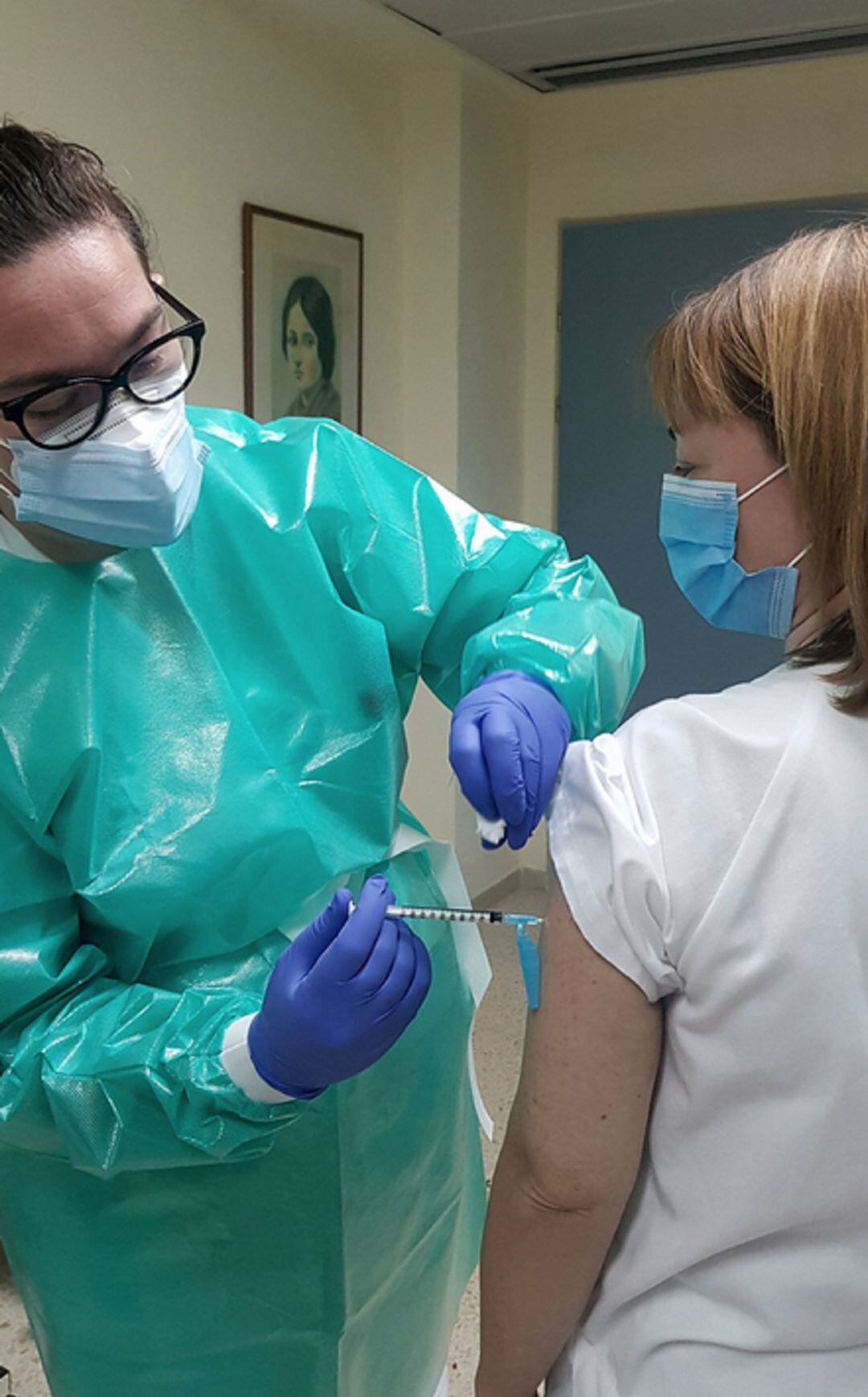 Primeras sanitarias vacunadas este miércoles