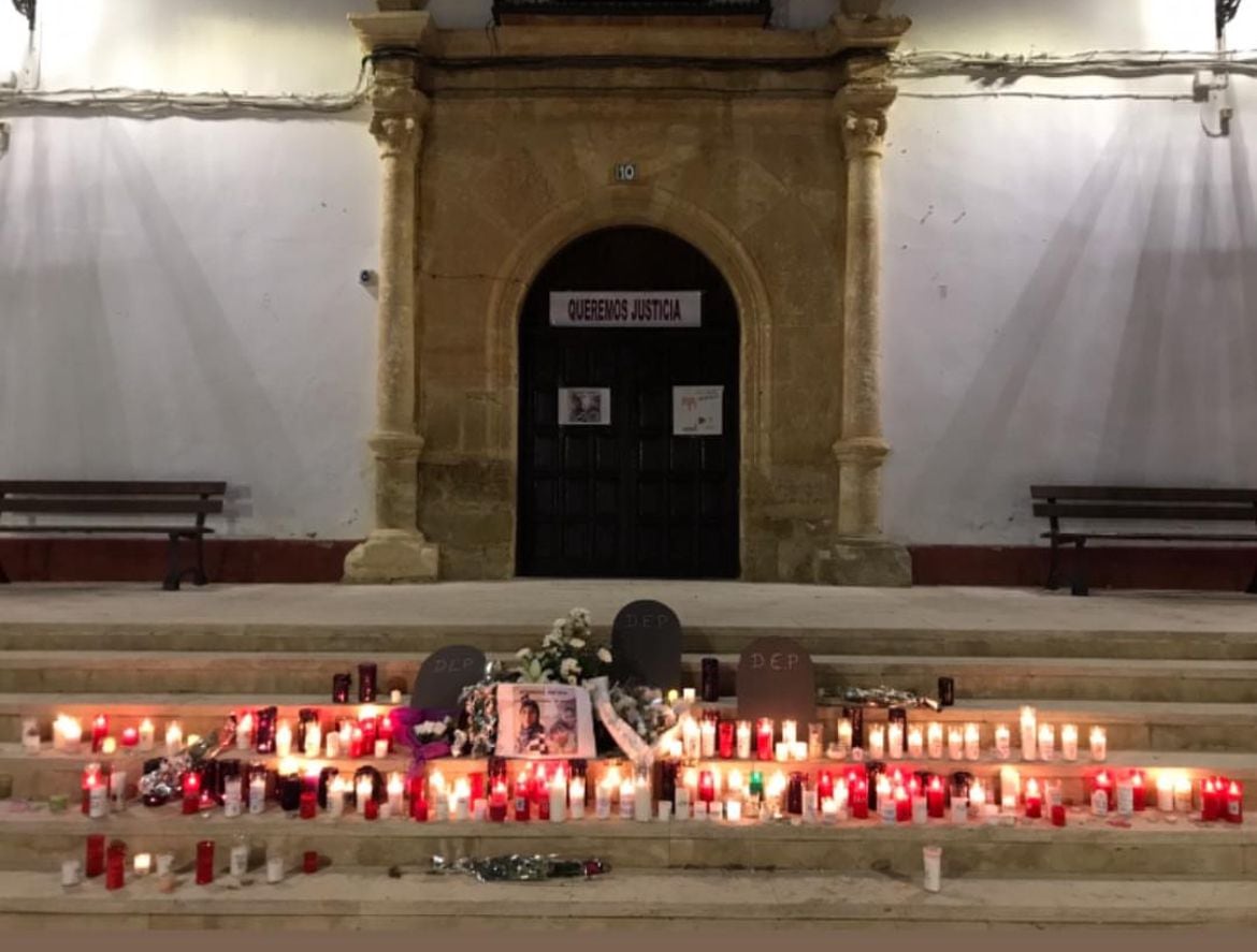 Altar en memoria de Ammal y sus dos hijos en Las Pedroñeras