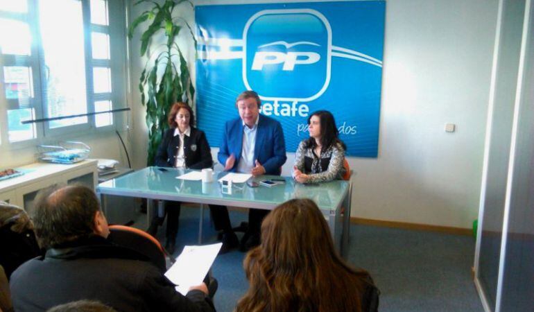 El portavoz del PP, Juan Soler, ha criticado al gobierno socialista en rueda de prensa