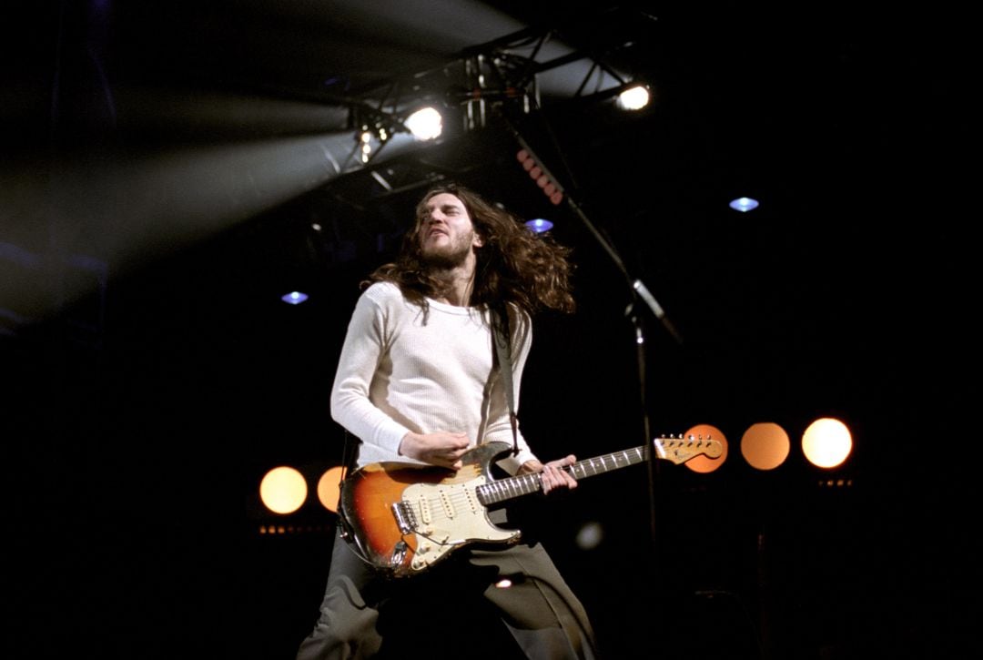 John Frusciante durante un concierto con Red Hot Chili Peppers en Londres