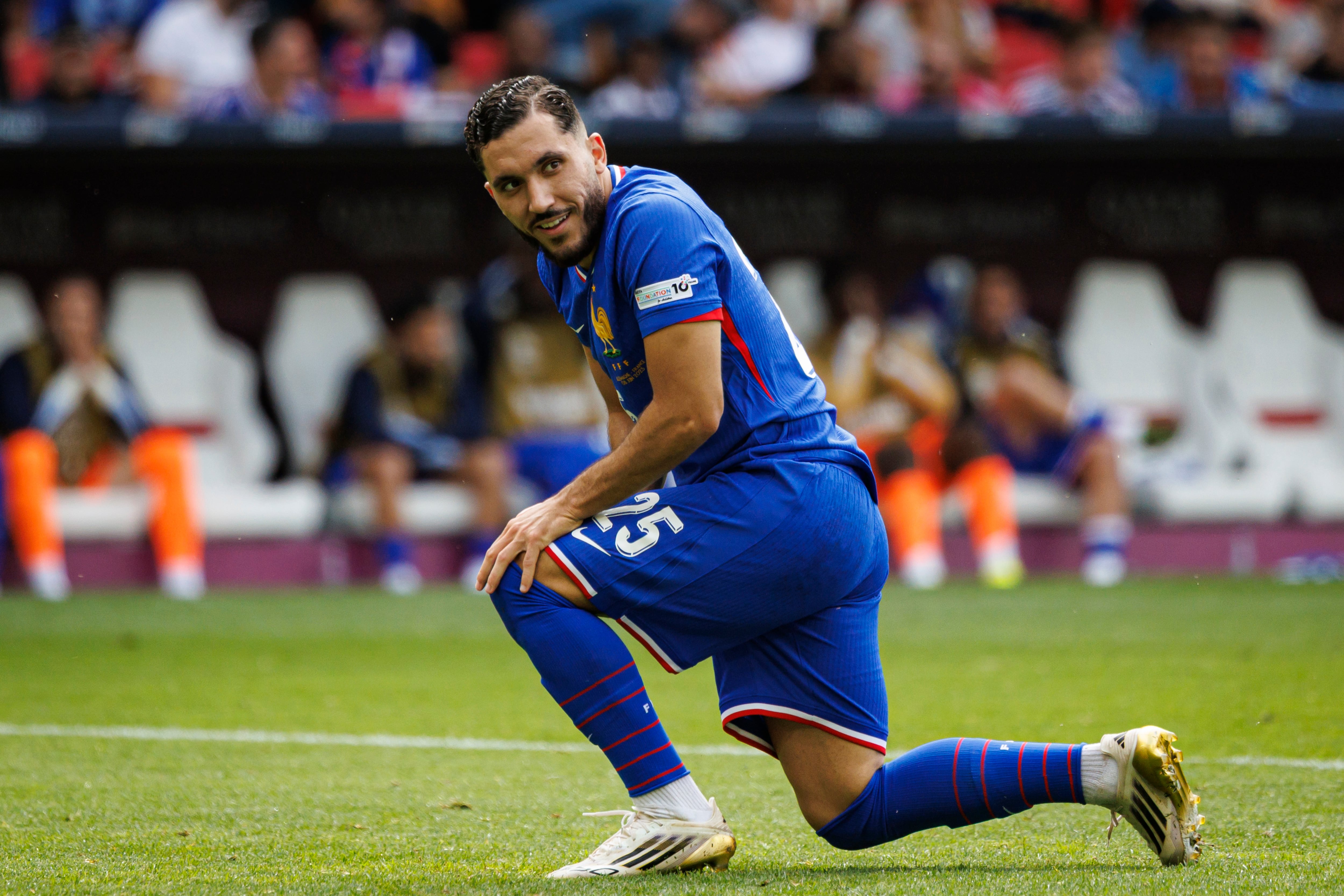 ¡Rayan Cherki viste la camiseta de Francia durante el tercer y cuarto puesto de la Nations League