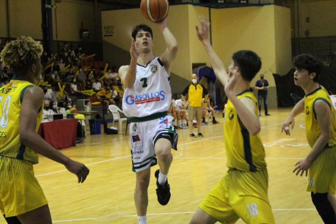 Eduardo Quijada durante un partido la pasada temporada