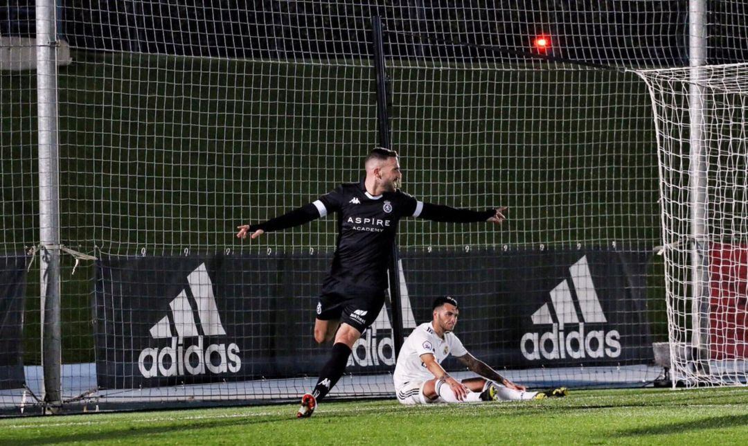 Dioni celebra uno de sus primeros goles con la Cultural