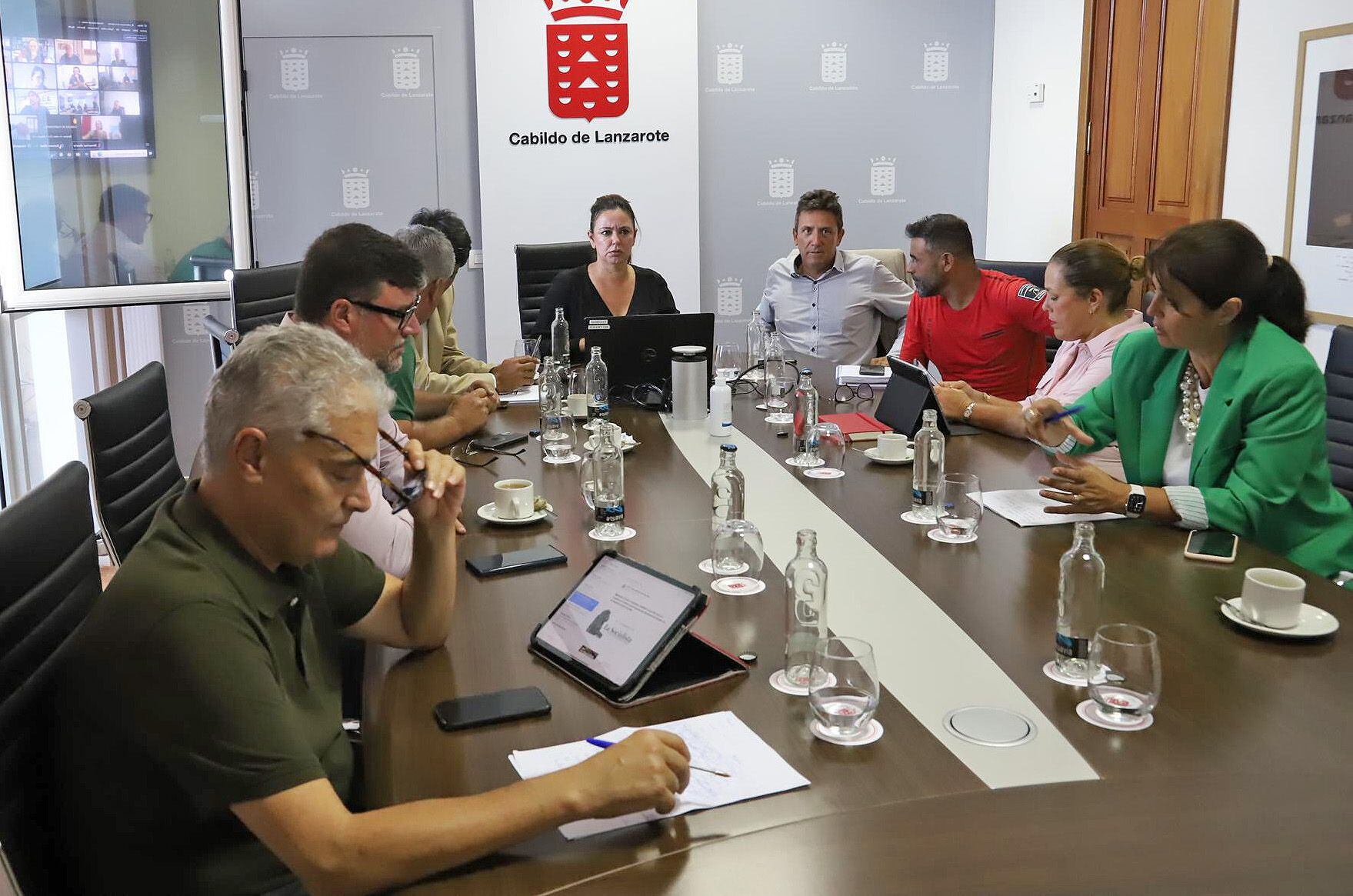 Reunión del Cabildo de Lanzarote y ayuntamientos de la isla por el ciclón tropical previsto para el fin de semana.