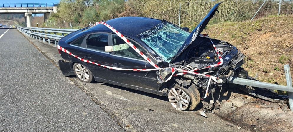 En la imagen el coche siniestrado en la AG-31