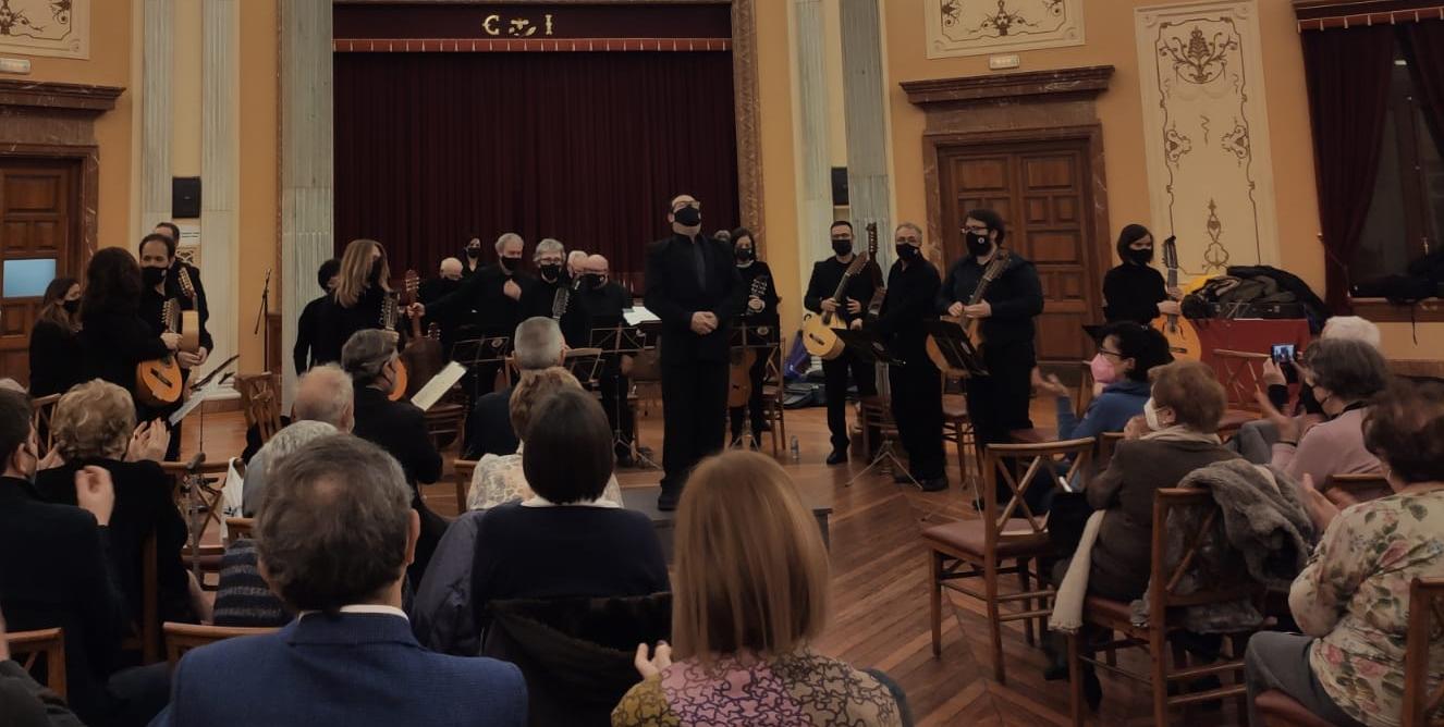 L'Harmònica Alcoiana, dirigida per Andrés Arévalo, en una imatge d'arxiu d'un concert en el Círculo Industrial.