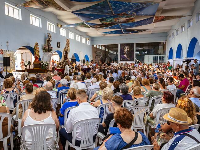 La Virgen del Carmen y la Virgen de las Maravillas durante la Eucaristía