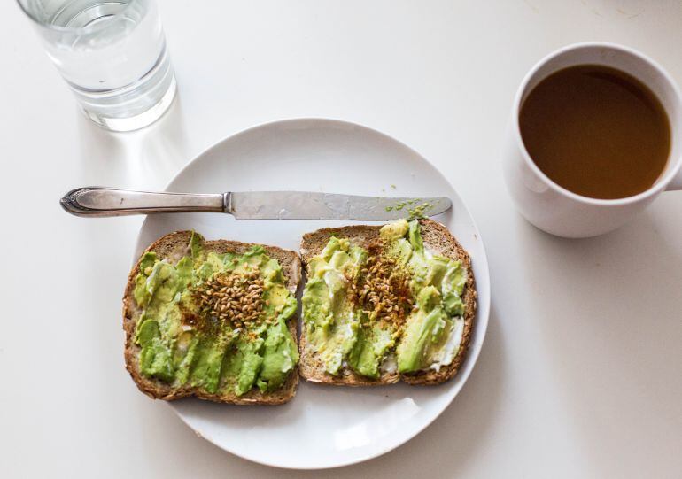 Café y tostada (sin añadir azúcar, claro).