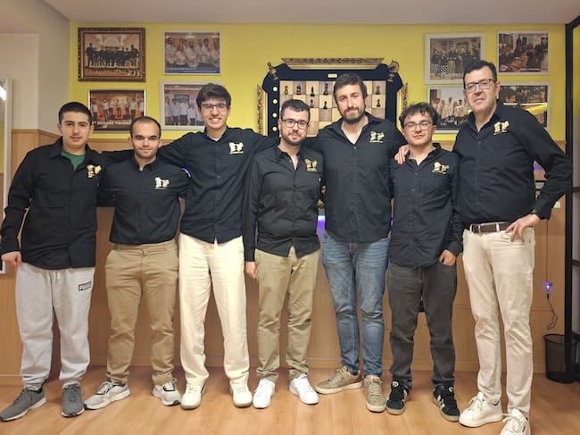 Jorge Ferreira, Pedro Gil, Martín Carreño, David Gómez, Estévez, Xulio del Prado y Elías González, el presidente. Xadrez Ourense