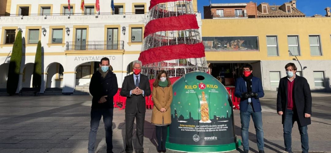 Iglú de Ecovidrio frente al Consistorio de Sanse