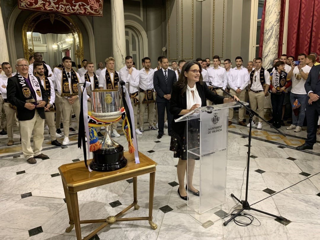 Oltra interviene en la recepción al Valencia CF en el Ayuntamiento 