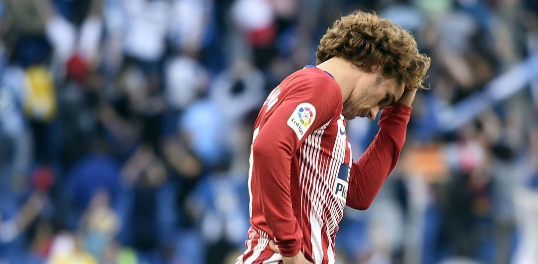 Griezmann, cabizbajo durante un partido con el Atlético