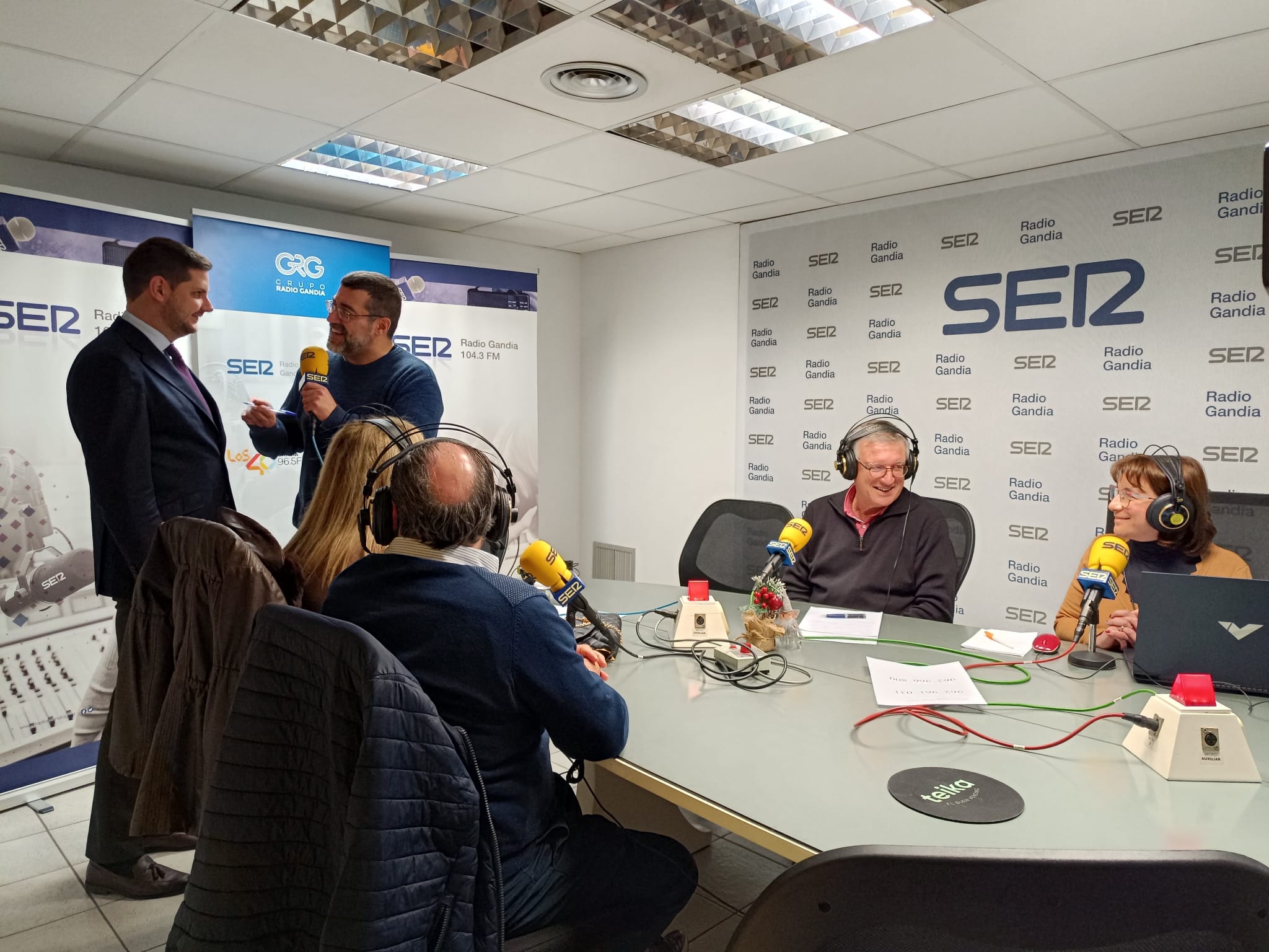 El alcalde de Gandia, José Manuel Prieto, participando en la campaña de Navidad y Reyes.